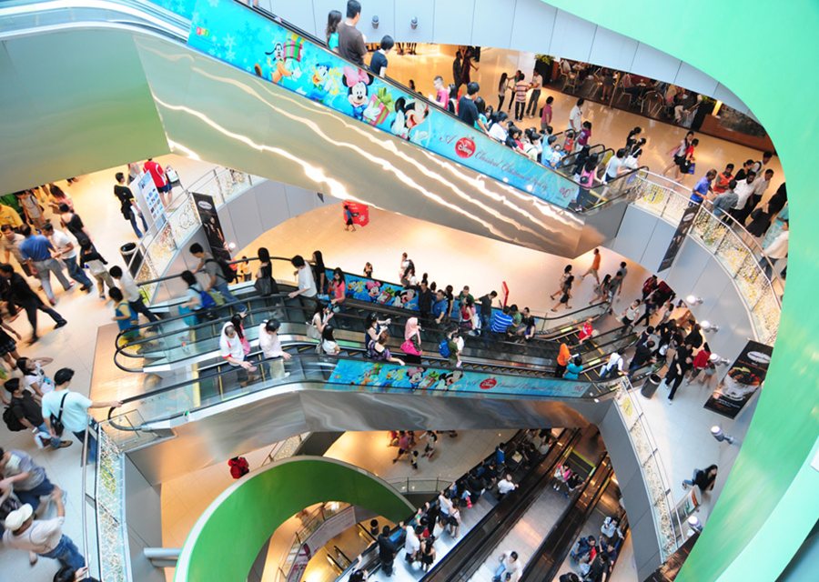 Inside the sprawling Vivo City, (photo by Vincent Ng)