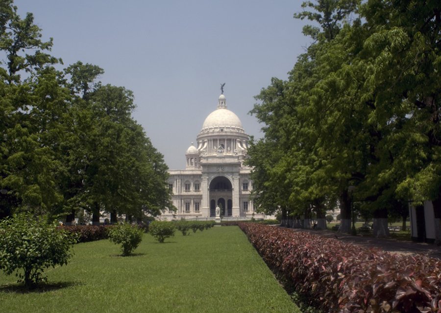 The Victoria Memorial is an iconic emblem of the British Raj, (photo by Britta Jaschinski)