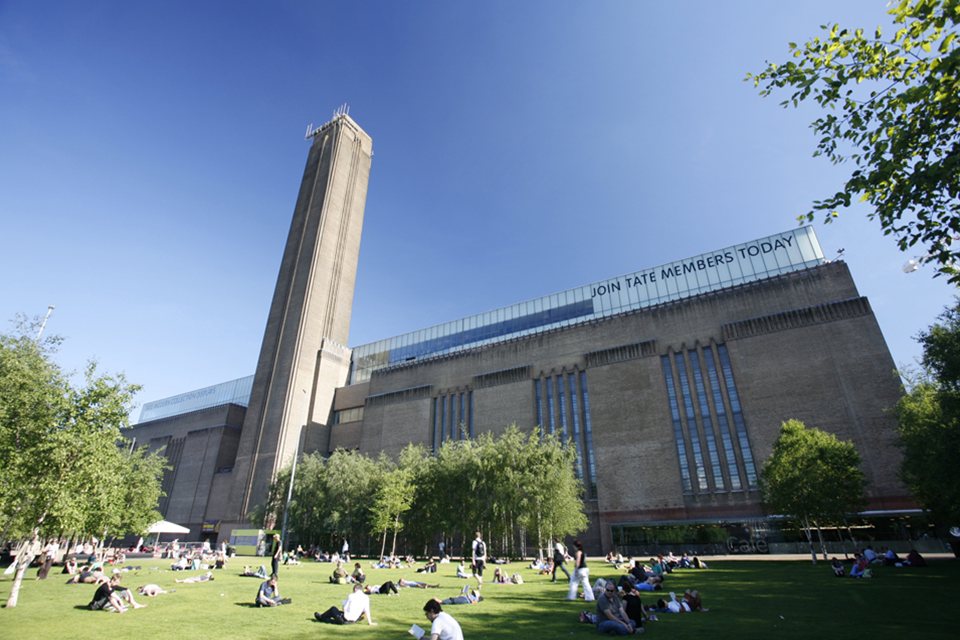 Tate Modern, (photo by Ming Tang-Evans)